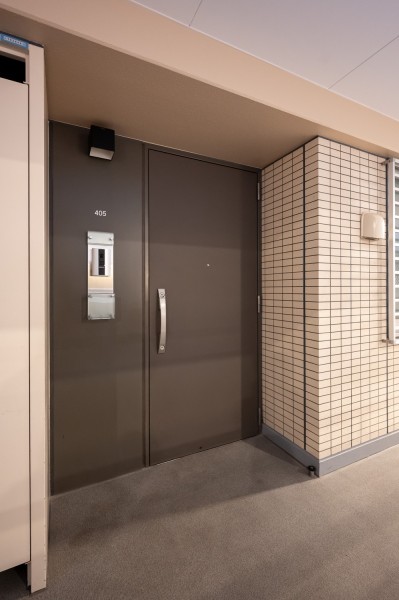 モダンで清潔感漂う共用部が、明日への活力を与えてくれるマンションです。スーパーやドラッグストアなどが徒歩10分圏内にあり、住環境良好になります。