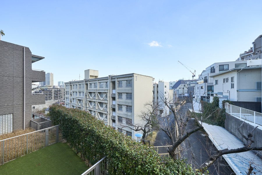 のびやかに広がる空が日常になり、至福の時間に包まれる住まいです。リラックスしたい時にぴったりの空間となっております。