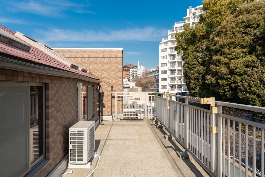 2箇所に合計64m²のルーフバルコニーがあるお部屋です。室内と外が緩やかに繋がる設計で、豊かな採光と風の通り道を創り出します。