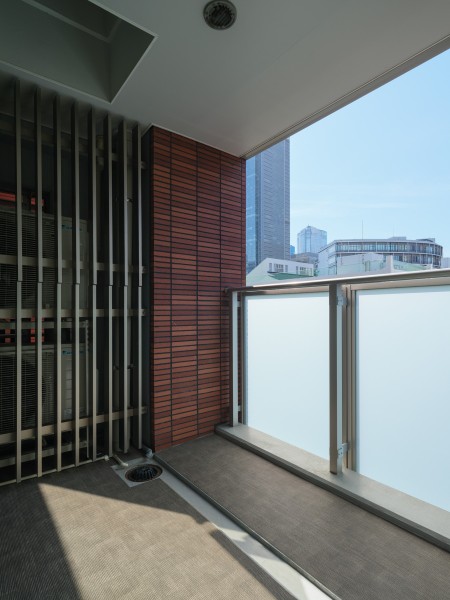 心地よい陽光を取り込み、空間をゆるやかに紡ぐバルコニーです。暮らしに大切な光と風をめいっぱい感じることができるリフレッシュスペースとなっております。