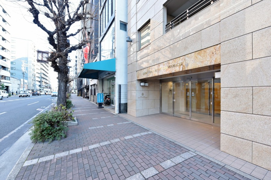 鴨川や四条通、錦市場など京都らしさがぎゅっと詰まった立地なので休日の散策も楽しめます。また、周辺にはカフェやグルメを楽しめる飲食店、八坂神社などへ観光もおすすめです。