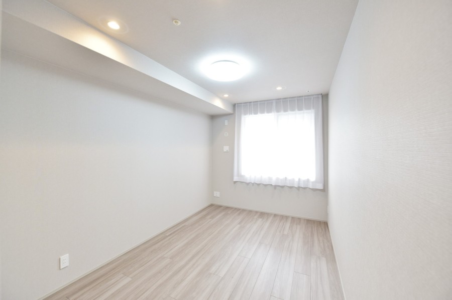 洋室３（約6.0帖）は静かに自分の時間や趣味、課題に没頭できる子供部屋やワークスペースにおすすめです。心穏やかなプライベートタイムを過ごせる居室です。