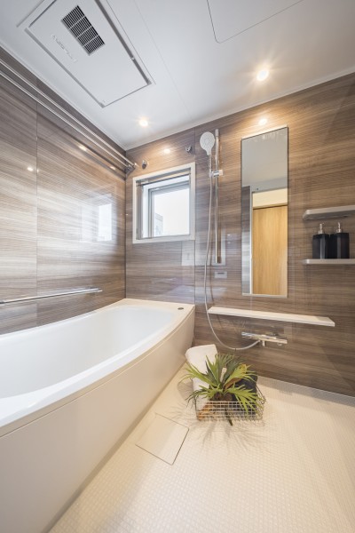 美しいカーブと全身を包み込むような入浴感が特長のクレイドル浴槽を採用しました。毎日のバスタイムを贅沢に、豊かにしてくれるバスルームです。