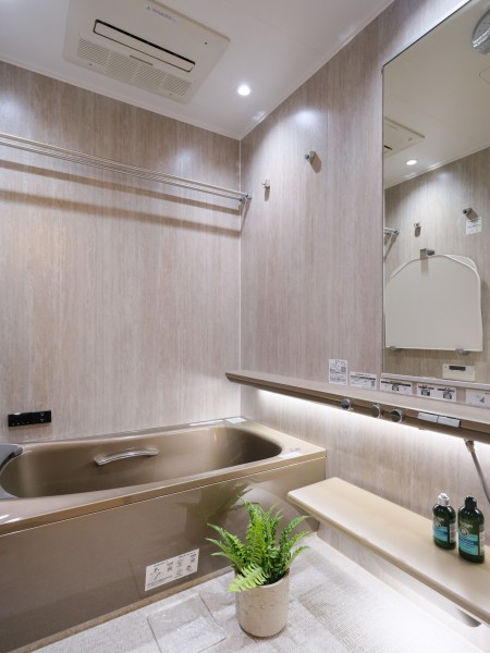 日々の疲れをしっかりと癒すバスルームです。ゆったりとした空間で、心ゆくまでリラクゼーションタイムをお楽しみいただけます。