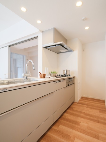 開放的なオープンキッチンは、住まいと暮らしにフィットするデザイン性と機能性を兼ね備えています。