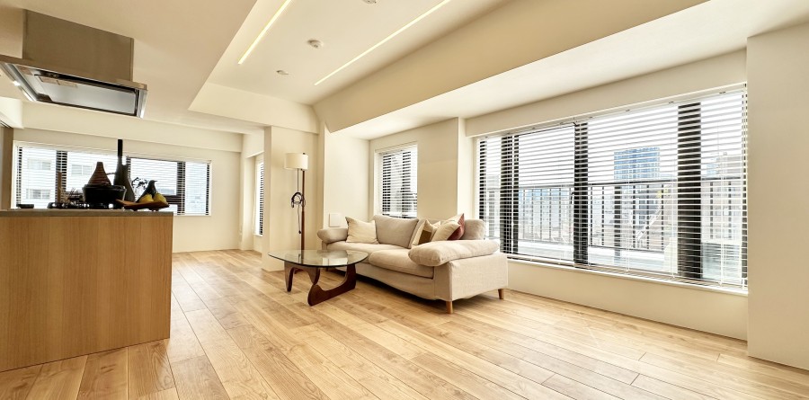 従来の様式美や一過性のトレンドに流されることなく、暮らしの普遍を丁寧に見つめながら新しい佇まいを目指したしつらえです。