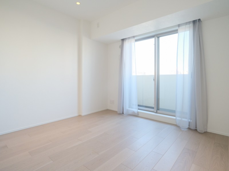 洋室2は住まう方の趣味や感性で飾っていただけるように、シンプルな内装で仕上げました。