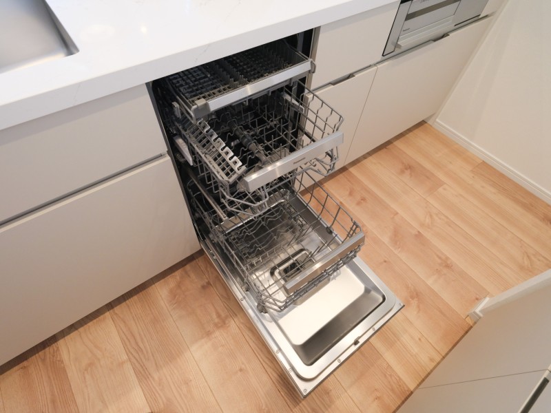 ◆食器洗浄機◆家事の時間を短縮できる優れもの。さらに節水・節約を同時に行うことができるので、人気があり重宝します。