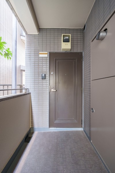 日々の通勤や通学はもちろんのこと、ショッピングからレジャーまで自在に楽しめる便利なポジションが、アクティブな日常を叶えてくれます。