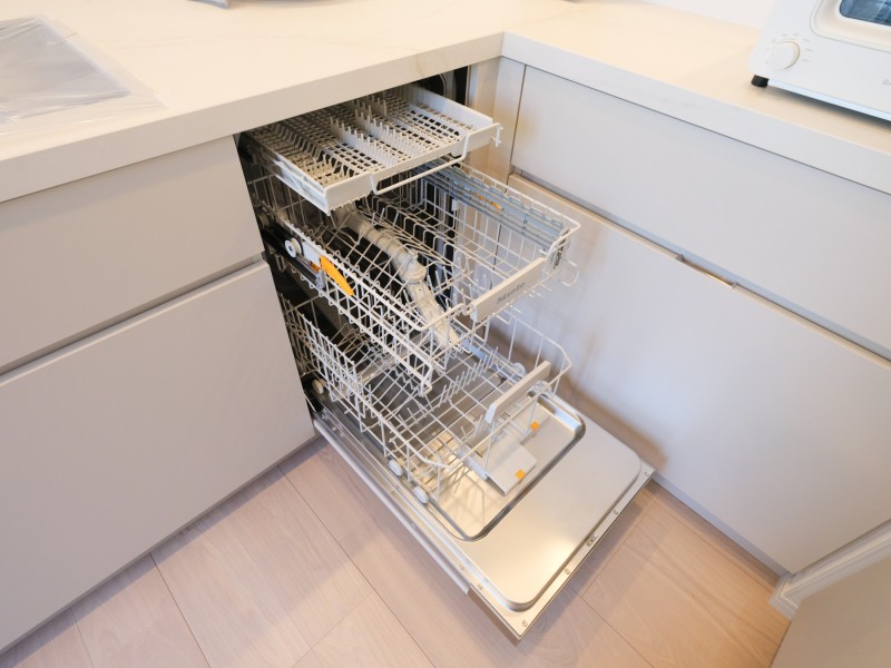◆食器洗浄機◆家事の時間を短縮できる優れもの。さらに節水・節約を同時に行うことができるので、人気があり重宝します。