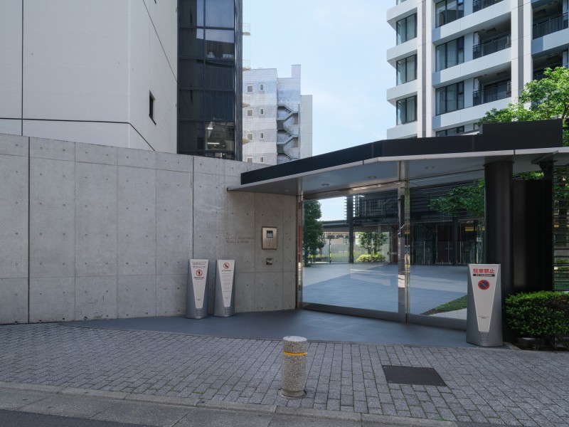 総戸数411戸の住友不動産旧分譲マンションです。24時間有人管理体制とトリプルオートロックシステムが採用され、快適な居住空間が守られています。