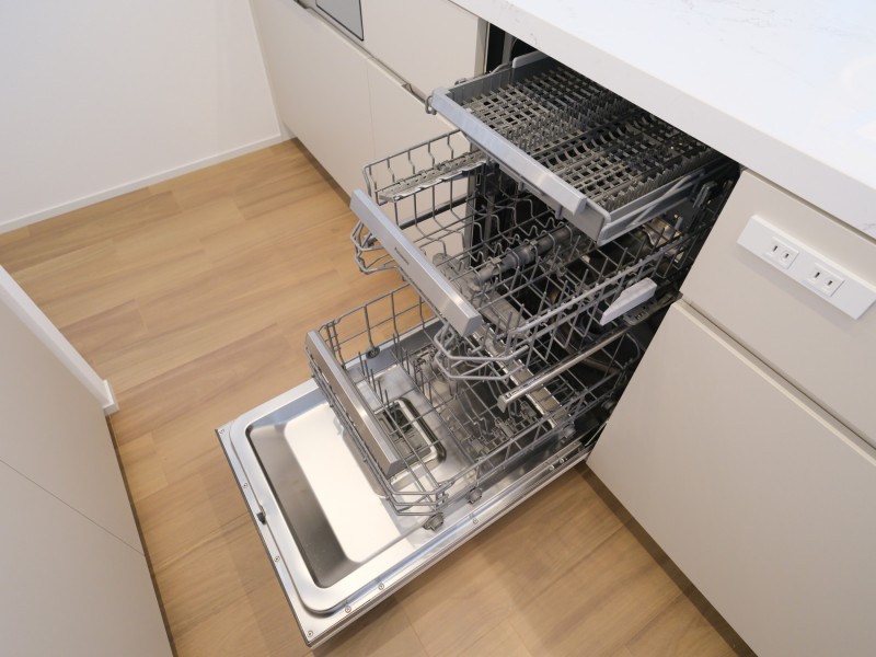 ◆食器洗浄機◆家事の時間を短縮できる優れもの。さらに節水・節約を同時に行うことができるので、人気があり重宝します。