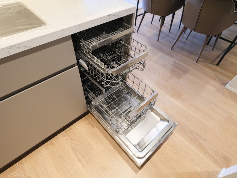 ◆食器洗浄機◆家事の時間を短縮できる優れもの。さらに節水・節約を同時に行うことができるので、人気があり重宝します。