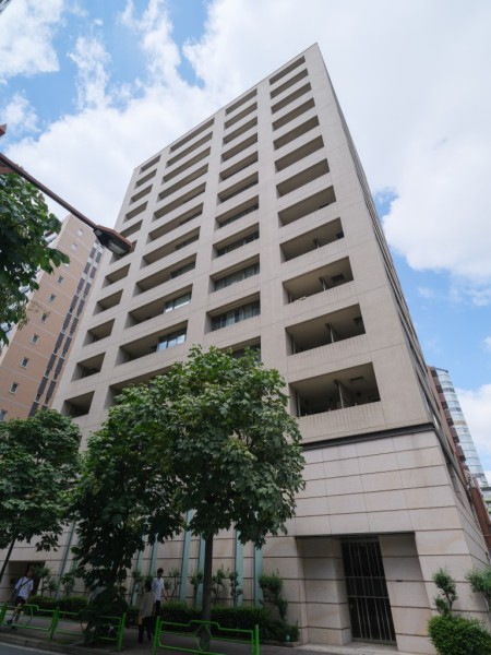 銀座２丁目アドレスの華やぎと品格を纏うロケーションにあるマンションです。銀座を代表するスポットが徒歩圏内にあります。