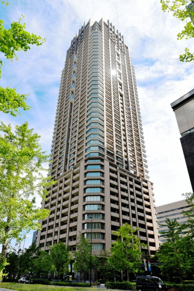 平成25年建築、総戸数525戸の関西を代表するタワーレジデンスです。安心の免震構造、二重床工法、24時間有人管理で安心です。タッチキーを使用した4重セキュリティ、コンシェルジュサービス等、ホテルライクな生活を提供します。