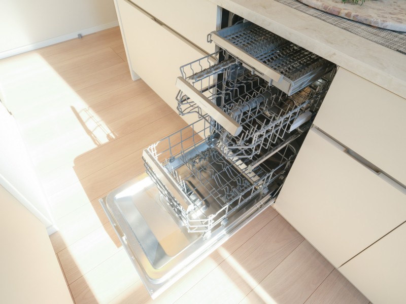 ◆食器洗浄機◆家事の時間を短縮できる優れもの。さらに節水・節約を同時に行うことができるので、人気があり重宝します。