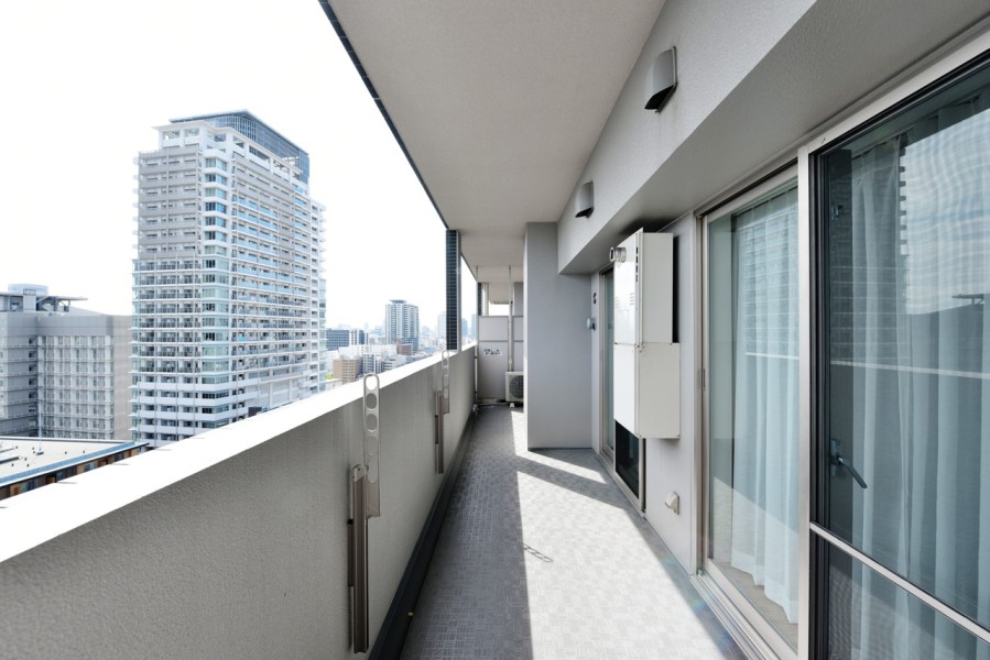 東向きのワイドスパンバルコニーが、お部屋の中に爽やかな風と朝日を運んでくれます。19階ならではの開放感のある眺望が、暮らしにゆとりと心地よさをもたらします。