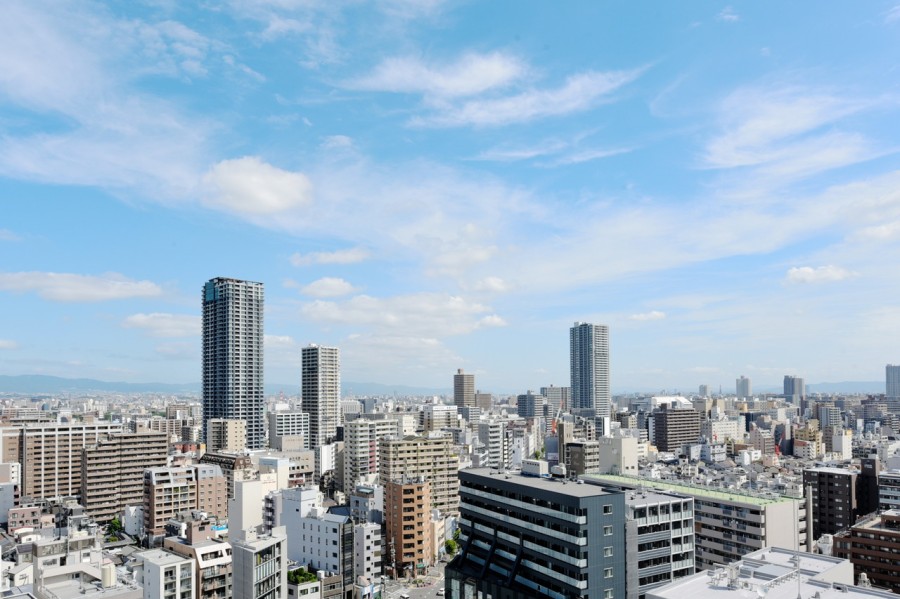 眺望です。前面を遮る建物もなく、日々変化していくエネルギッシュな大阪の街並み、都心を見晴らす開放的なロケーションを楽しめます。住まいにゆとりと心地よさをもたらします。