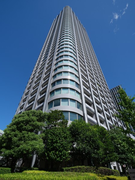 汐留エリアのランドマーク！安心の制震構造を採用した47階建てのタワーレジデンスです。上質な空間をお届けする多彩な共用設備が充実◎豊かな緑と水の癒しも感じられる住環境です。