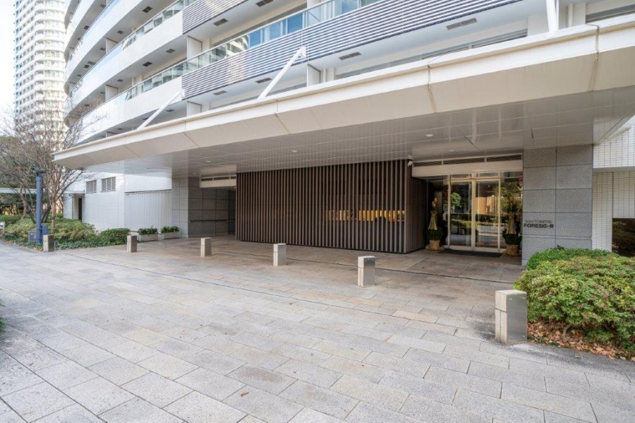 2023年には共用部大規模修繕工事を実施しています。駅近立地のため日々の通勤や通学はもちろんのこと、ショッピングからレジャーまで自在に楽しめる至便なポジションが、アクティブな日常を叶えてくれます。