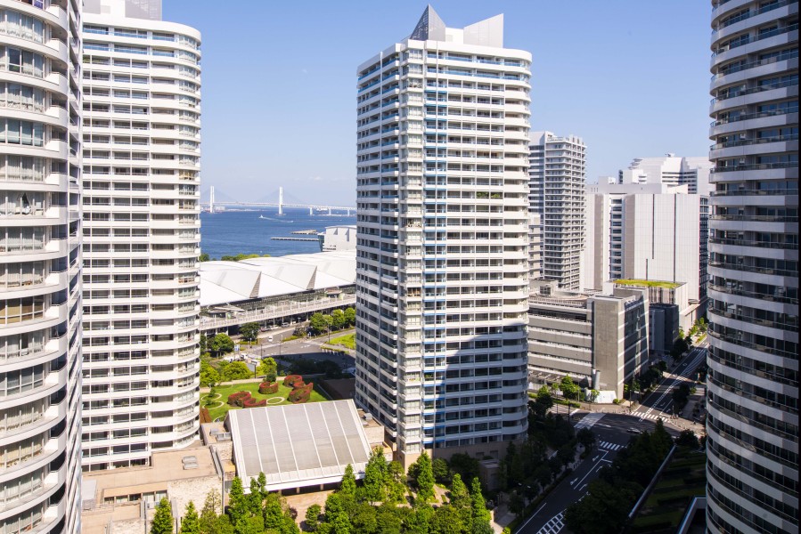 バルコニーからの眺望です。海向きのため、ベイブリッジを望む眺望です。