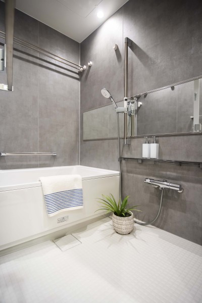 毎日のバスタイムを贅沢に、豊かにしてくれるバスルームです。ゆったりとくつろげる空間で、身体も心も癒されます。暖房・涼風・換気・乾燥機能付きで1年中快適です。