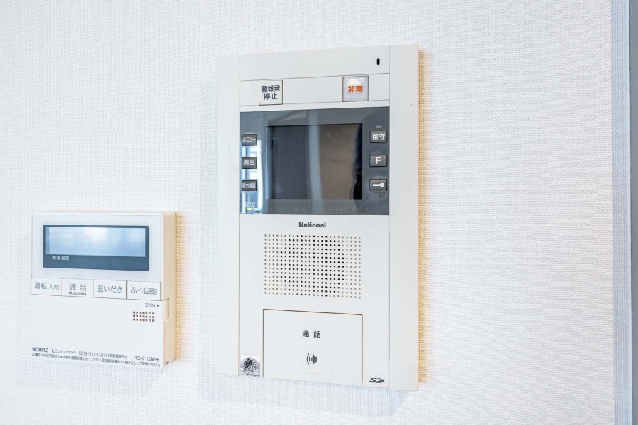 ◆TVモニター付インターホン◆訪ねてきた相手をモニター越しに確認でき、防犯対策に役立ちます。インターホン越しに話をすることが可能です。