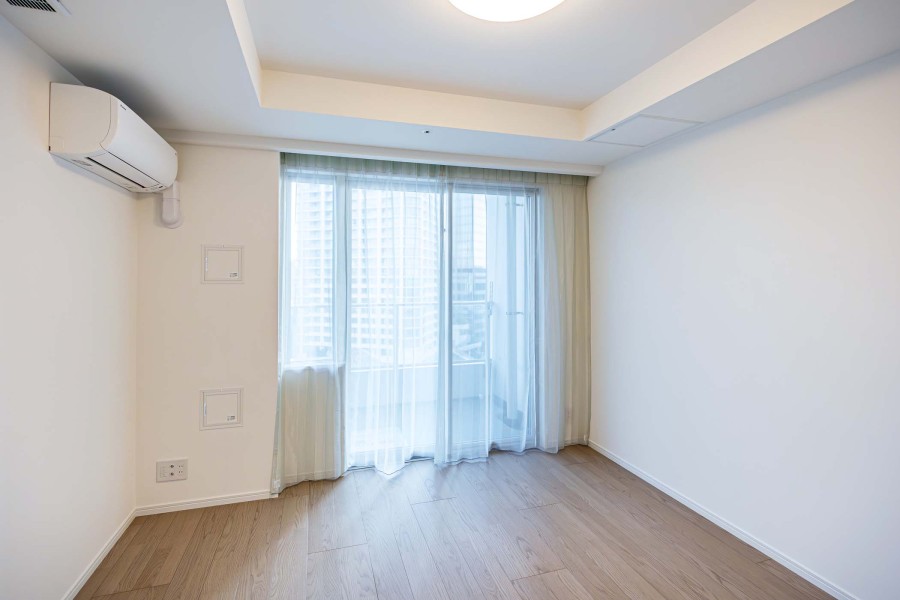 洋室1は廊下からアクセスするプライベートルーム。ウォークインクローゼットがあるので、居室部分を余すことなく使えるよう、住まう人を思った工夫が施されたお部屋です。