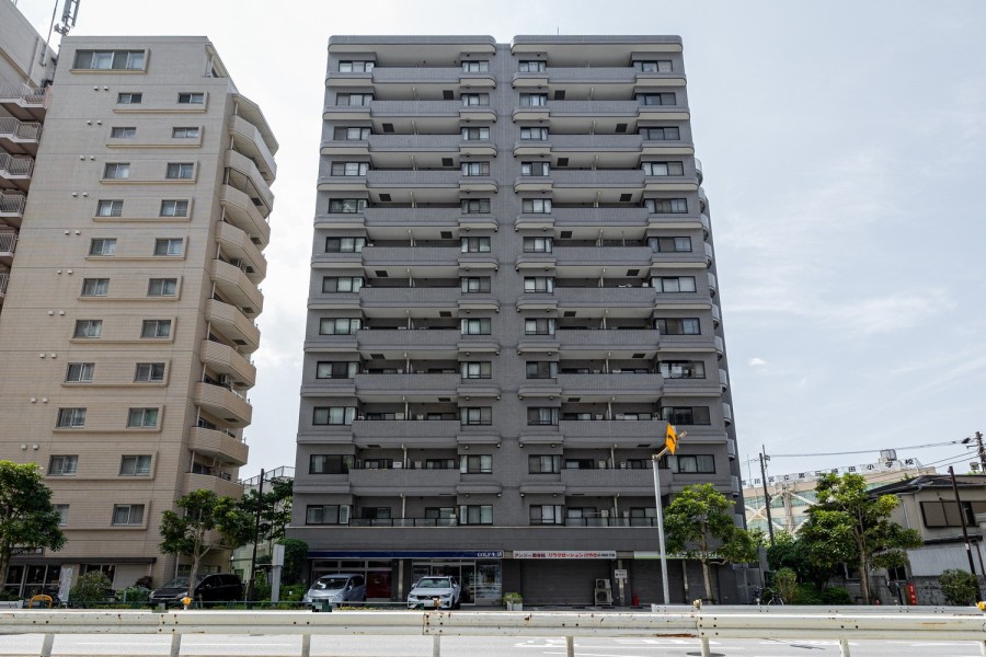 複数路線が利用可能・徒歩10分圏内に、ヨークフーズやOlympic、どらっぐぱぱす、ビッグ・エーなど便利な施設が揃っており利便性良好な住環境です。