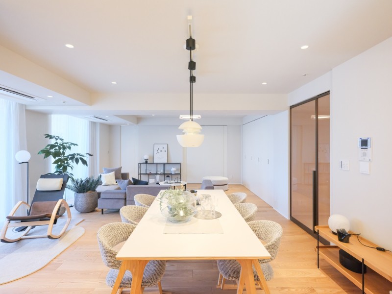 リビング部分を床暖房を敷設しているため、冬場の足元も冷えることなく、通年快適な温度でお過ごしいただけます。