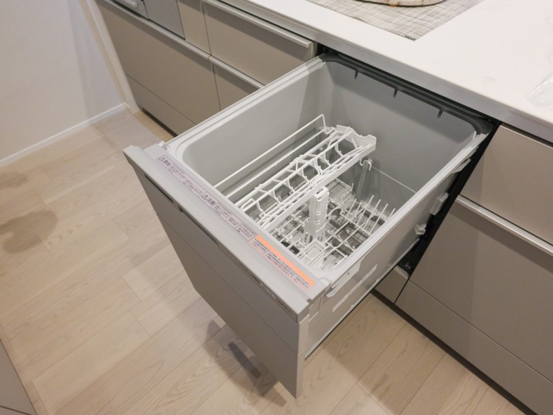 ◆食器洗浄機◆家事の時間を短縮できる優れもの。さらに節水・節約を同時に行うことができるので、大変人気があり重宝します。