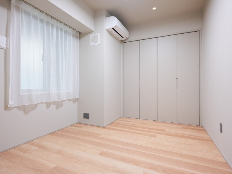 プライベート性の高い約5.2帖の洋室3です。テレワークや読書など落ち着いて過ごすこともできる居心地の良い空間です。