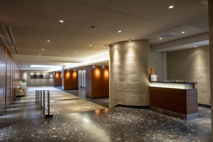 高級感溢れるエントランスには、フロントがありフロントサービスを利用することが可能です。困ったことがあれば気軽に相談することができ、暮らしを便利に彩ります。