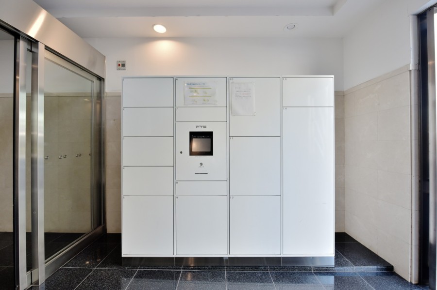 共用部分も綺麗に保たれています。宅配をよく利用される方は便利にお荷物をお受け取り頂ける宅配ロッカーがあります。コロナ禍で宅配の受け取りが気になる方も安心です。