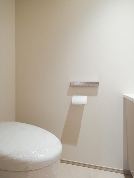 清潔感が溢れ、スタイリッシュなレストルームにはタンクレストイレを採用いたしました。タンクのお掃除が不要で家事の負担を軽減することができる嬉しい仕様です。