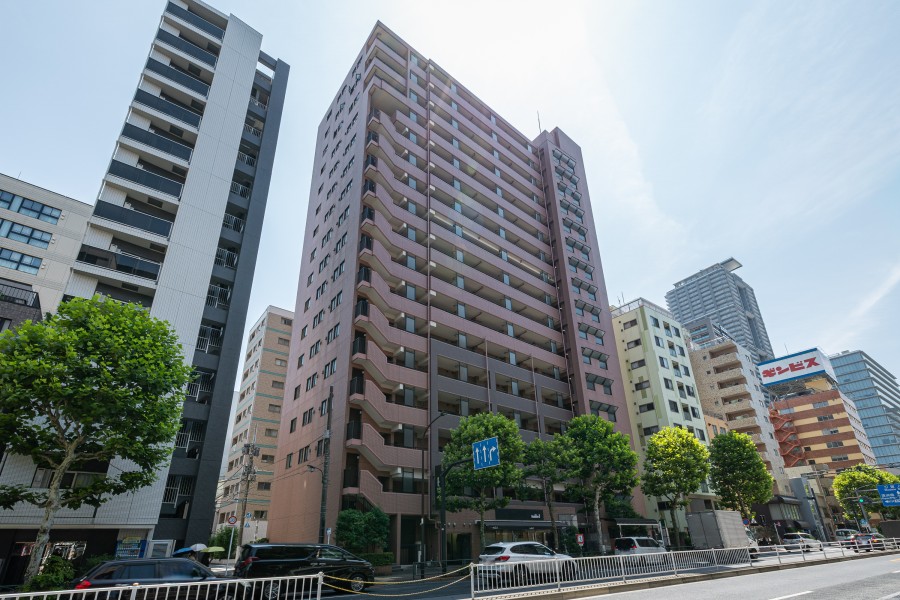 3駅4路線利用が可能なアクセス良好な中央区日本橋浜町の物件です。近所に飲食店やスーパー、コンビニなどがあり利便性が高いところにある物件です。