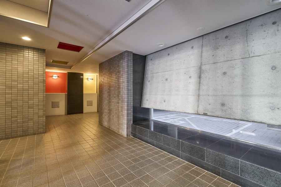 モダンで清潔感漂う共用部が、明日への活力を与えてくれるマンションです。堂々たる趣の中に居心地の良さも感じさせ、快適な居住空間へ誘います。