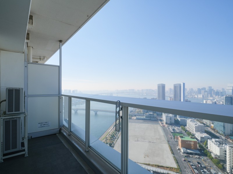 バルコニーは心地よい風を感じるリフレッシュスペースです。