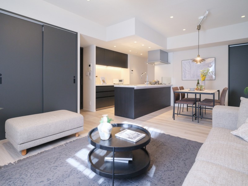 リビング部分には床暖房を新規交換しています。冬の間でも足元からの冷えを気にせず、ご家族やご友人との団らん時間を快適にお過ごしいただけます。