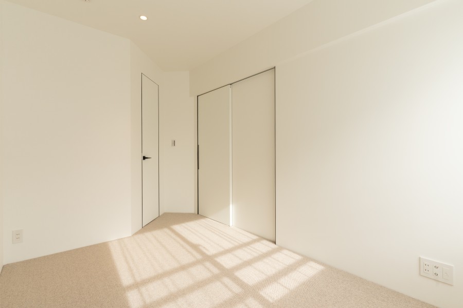 洋室1にはウォークインクローゼットがあるので、荷物をたっぷり収納することで居室部分を広々とお使いいただけます。