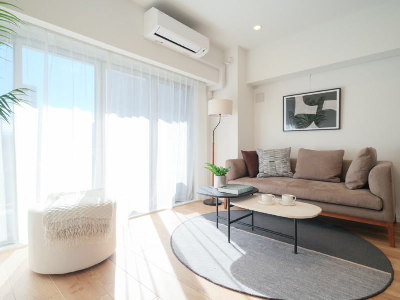 穏やかな時間が流れる南東向きのリビングは、大きな窓からたっぷりの光を取り込んだ明るく開放的なお部屋です。室内は自然の優しい温もりを添えた居心地の良い内装に仕上がりました。