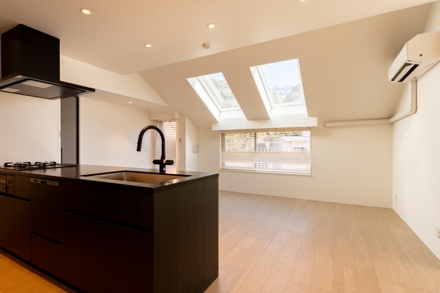 リビングダイニングは床暖房を敷設しているので、寒い冬でも足元からじんわりと温もりを感じていただけます。