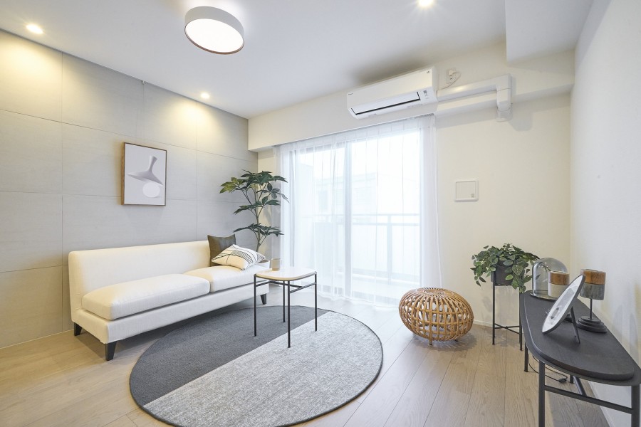 南東向きの大きな窓から目いっぱいの陽光が降り注ぎ、穏やかな時間が流れます。ご家族との団らん時間も、お一人での安らぎのひとときも、大切に快適にお過ごしいただけます。