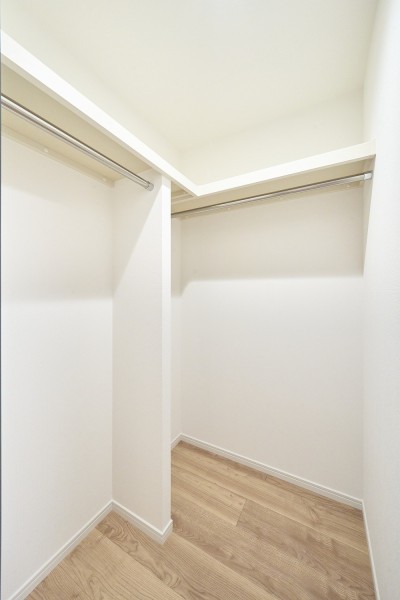 洋室1には頼もしい収納力を持つウォークインクローゼットがあるため、居室部分を広々とお使いいただけます。