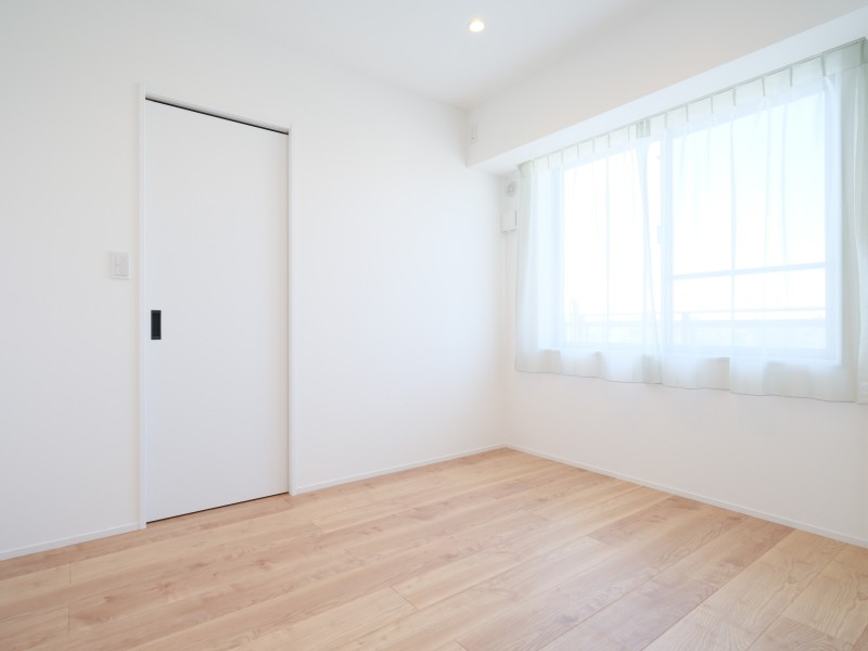 のびやかな空間が広がる洋室1は約5.1帖の広さがあり、主寝室としても快適にお使いいただけます。