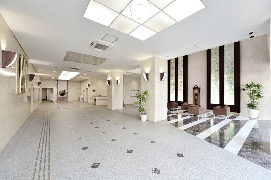 令和6年2月に大規模修繕工事が完了、共用部分もいつもきれいに保たれており、管理体制も良好です。ペット飼育可能です。近隣には商業施設も多数あり便利な立地ですが、緑豊かな天王寺公園や天王寺動物園も徒歩圏内です。