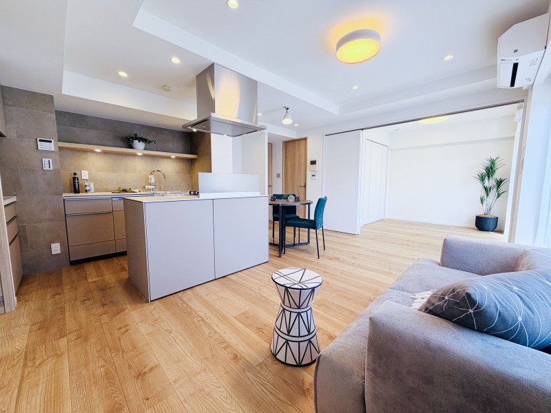 ワイドスパン設計のため、大きな窓からの陽光をめいっぱいに取り込める住まいです。洋室3と繋げて広々とした空間を楽しむも良し◎大切な日常を豊かに、より快適に彩る居住空間が広がります。