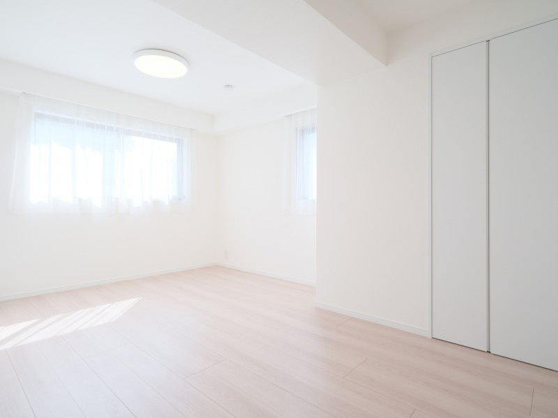 リビングに隣接していながらプライベート性の高い時間を過ごせる洋室2です。主寝室としてもお使いいただけます。