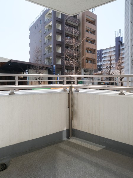 心地よい陽光を取り込み、空間をゆるやかに紡ぐバルコニーです。リラックスタイムにぴったりな空間です。