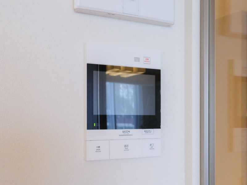 ◆TVモニター付インターホン◆訪ねてきた相手をモニター越しに確認でき、防犯対策に役立ちます。インターホン越しに話をすることが可能です。